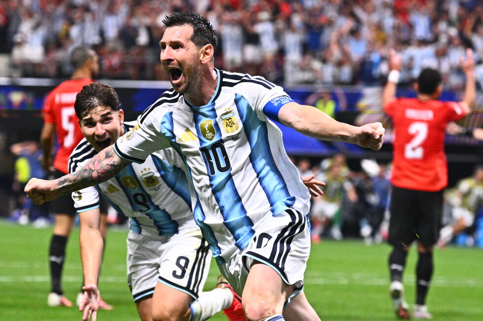 Messi Leads Argentina to World Cup Quarterfinals