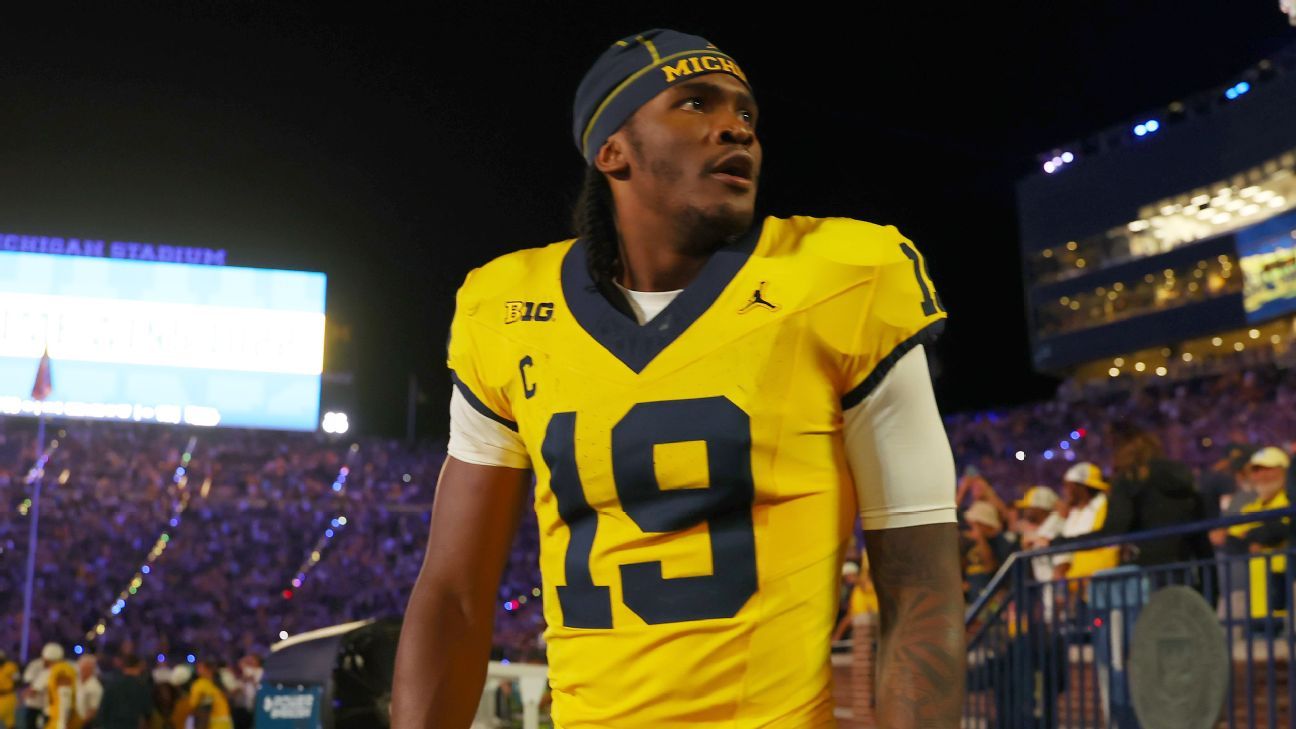 Michigan Coach Backs Underwood as Starting Quarterback