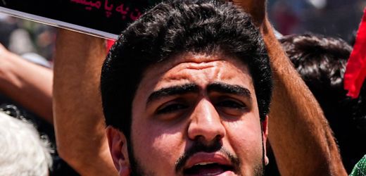 Millionen nehmen an Trauerzug für Ali Chamenei teil; Aufrufe gegen Trump laut
