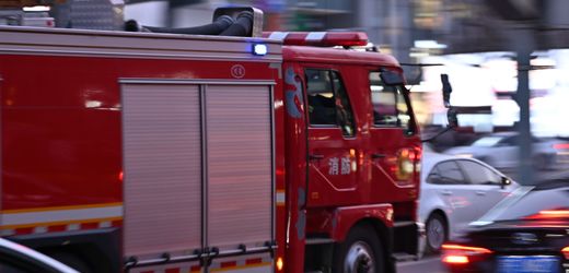 Mindestens 20 Tote bei Frachtschiffbrand in Qingdao