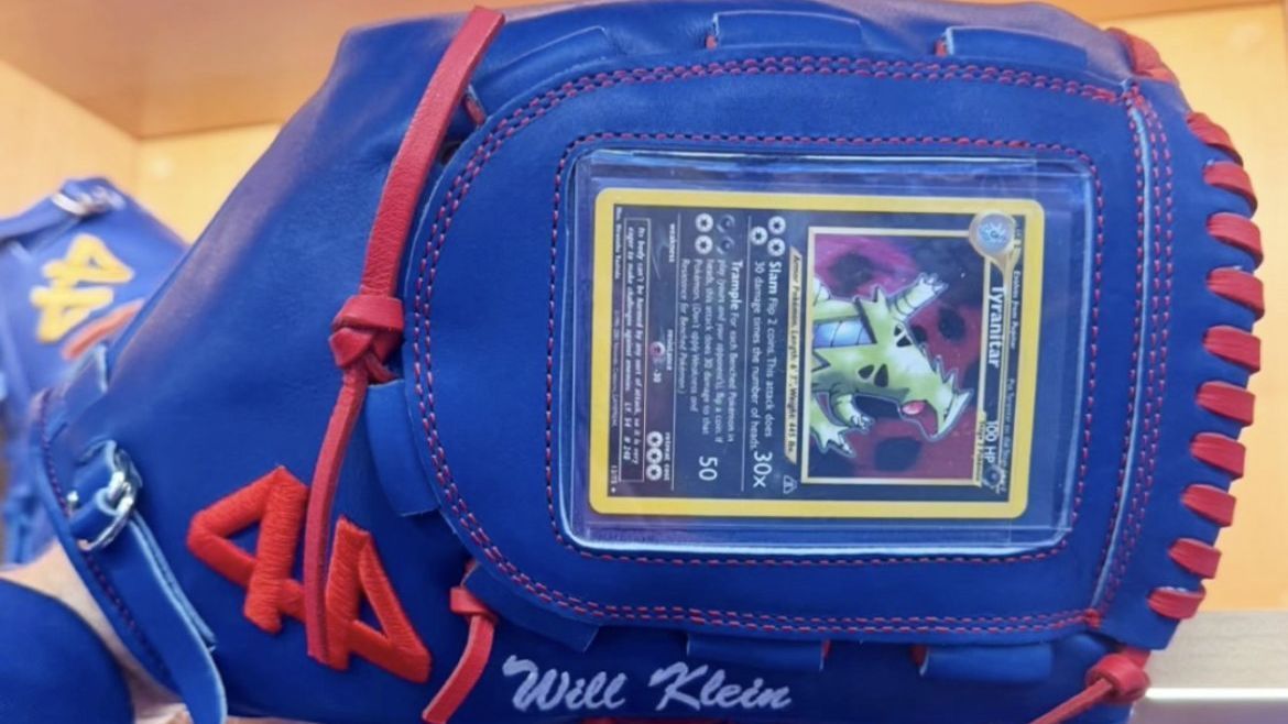 MLB सितारों ने क्लबहाउस के भीतर Pokémon कार्ड संस्कृति को अपनाया
