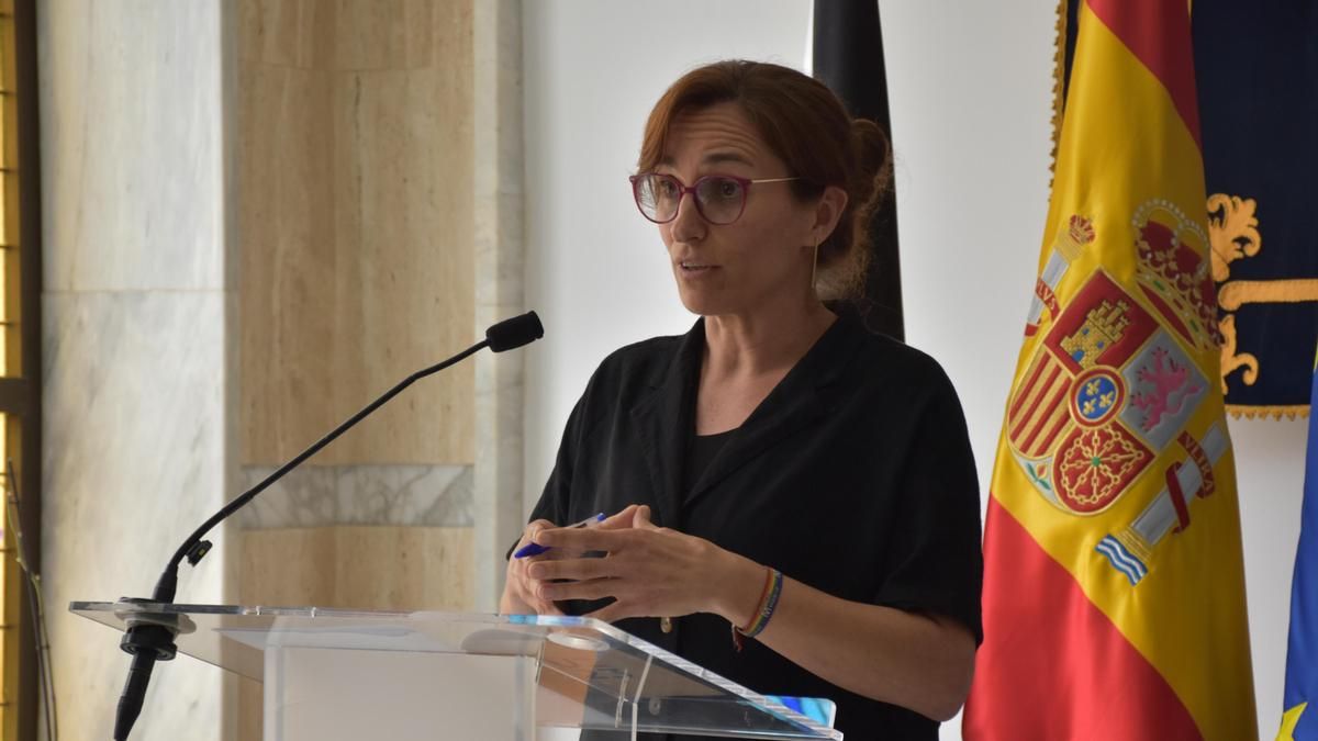 Mónica García rechaza el confinamiento de inmigrantes propuesto por Feijóo