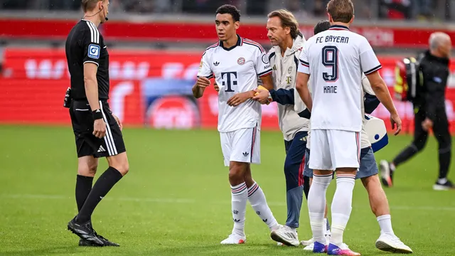 Musiala erleidet beim Testspiel von Bayern München erneut Zusammenbruch