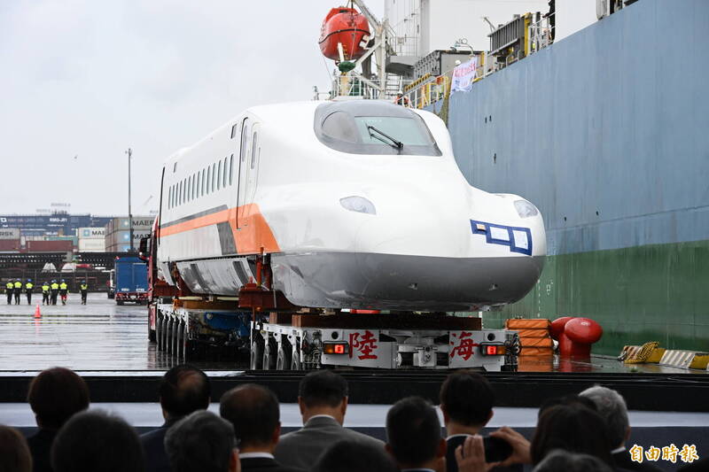 台灣高鐵首組N700ST新世代列車抵台 明年7月上線