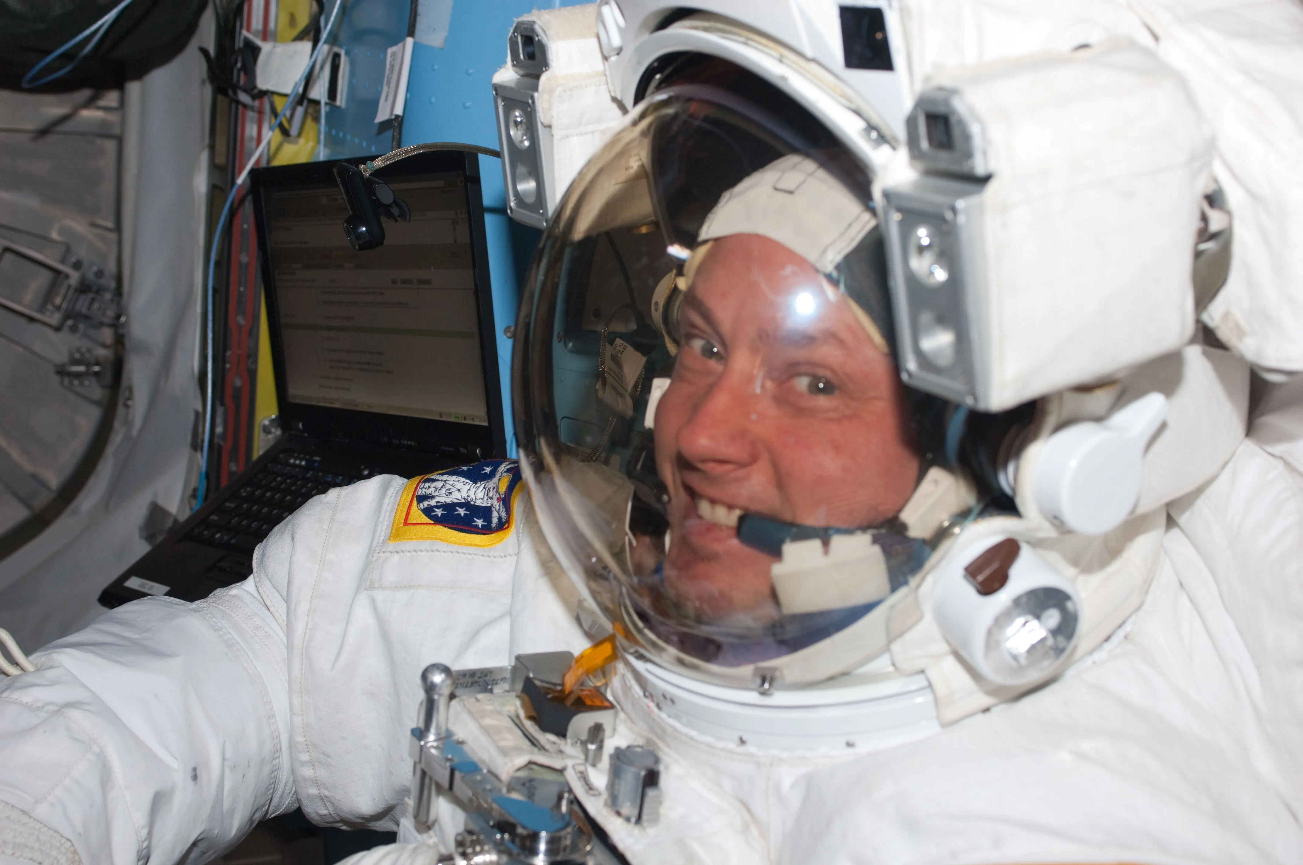 NASA астронавт Майк Финке се оттегля след 30 години