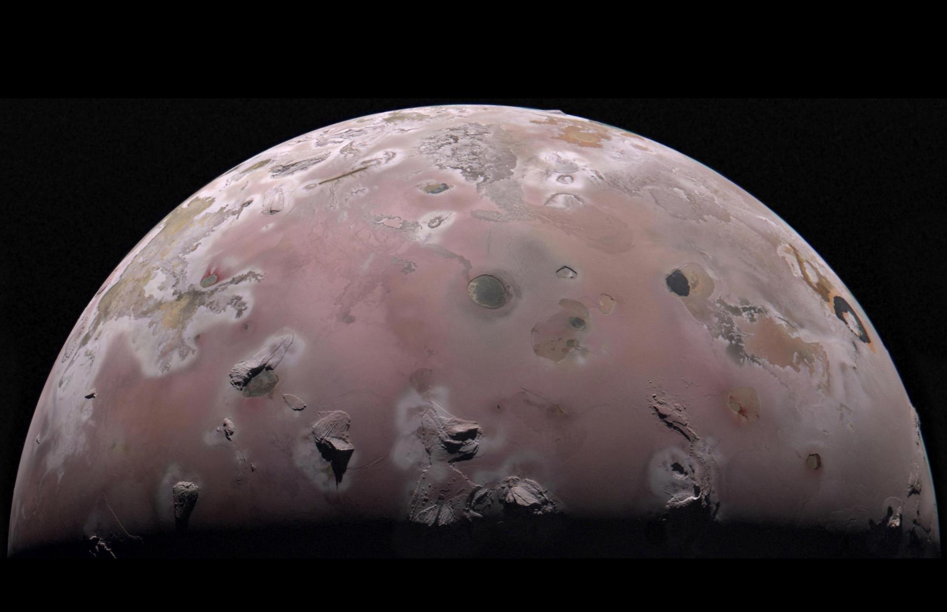 La misión Juno de la NASA mide la temperatura bajo la luna Io de Júpiter