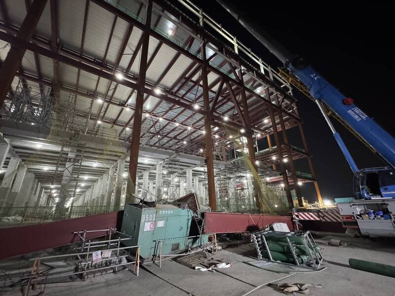 台積電楠梓廠區發生工安事故，四名承包商人員不幸身亡；雷霆隊在NBA開幕戰復仇馬刺，蔣萬安競選總部將於26日成立