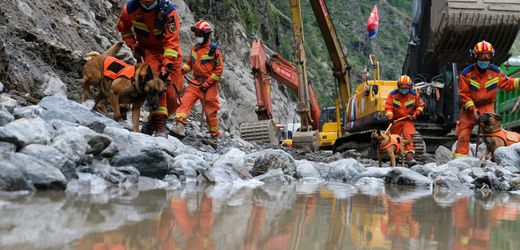 Nepal fordert Entschädigung nach Gletscherkatastrophe im Himalaya, Rettungskräfte bergen Verschüttete
