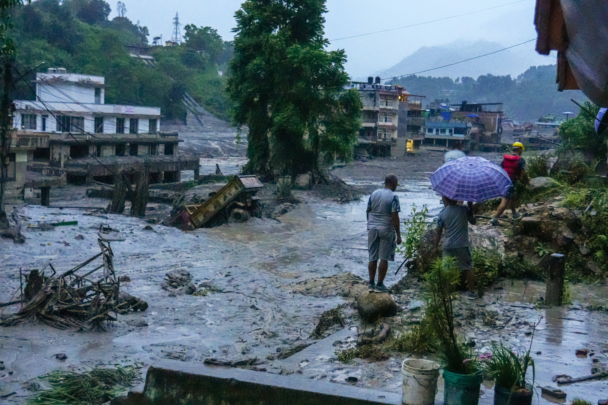 Nepal: Starker Bergsturz löste verheerende Sturzflut aus