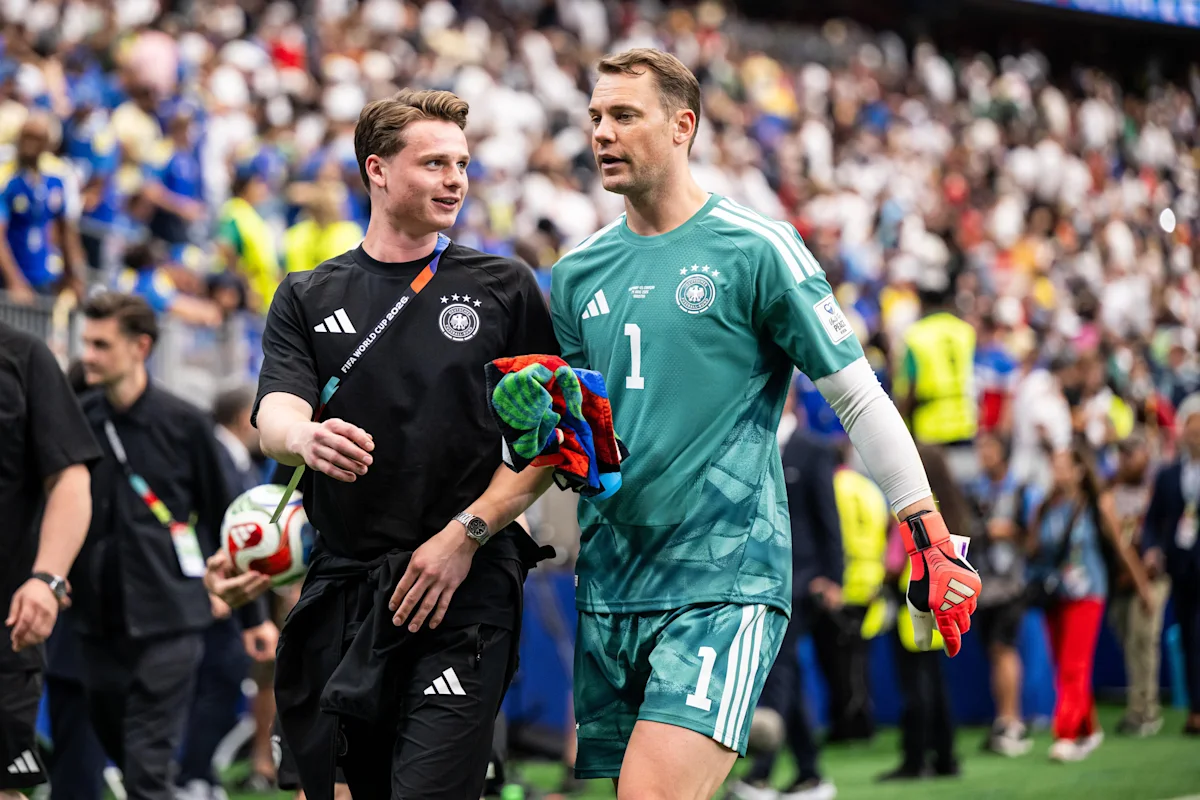 Neuer Identifies Urbig as Germany’s Future Goalkeeper
