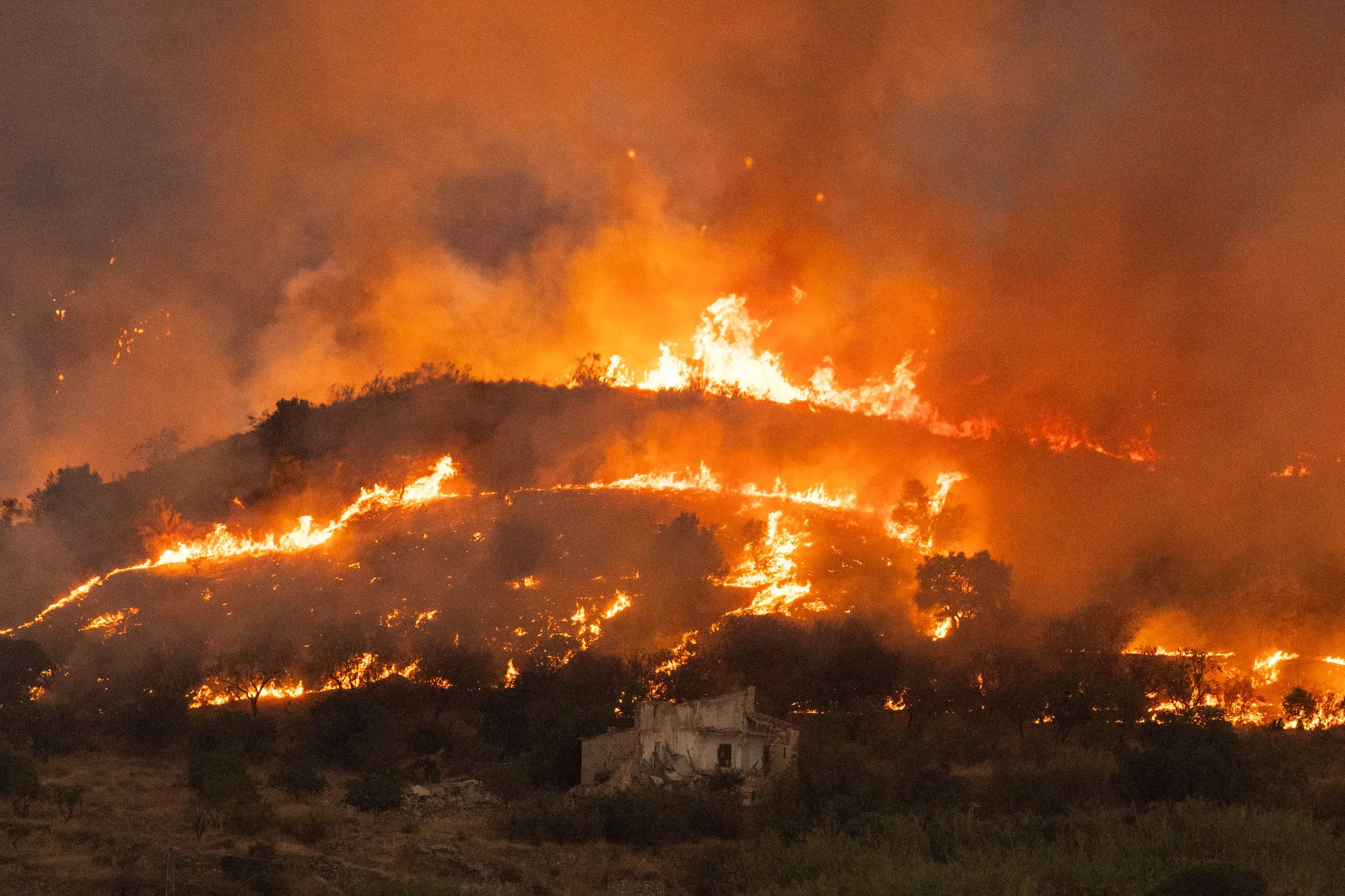 Neue Feuerwehrmittel entstehen inmitten steigender Waldbrandgefahr