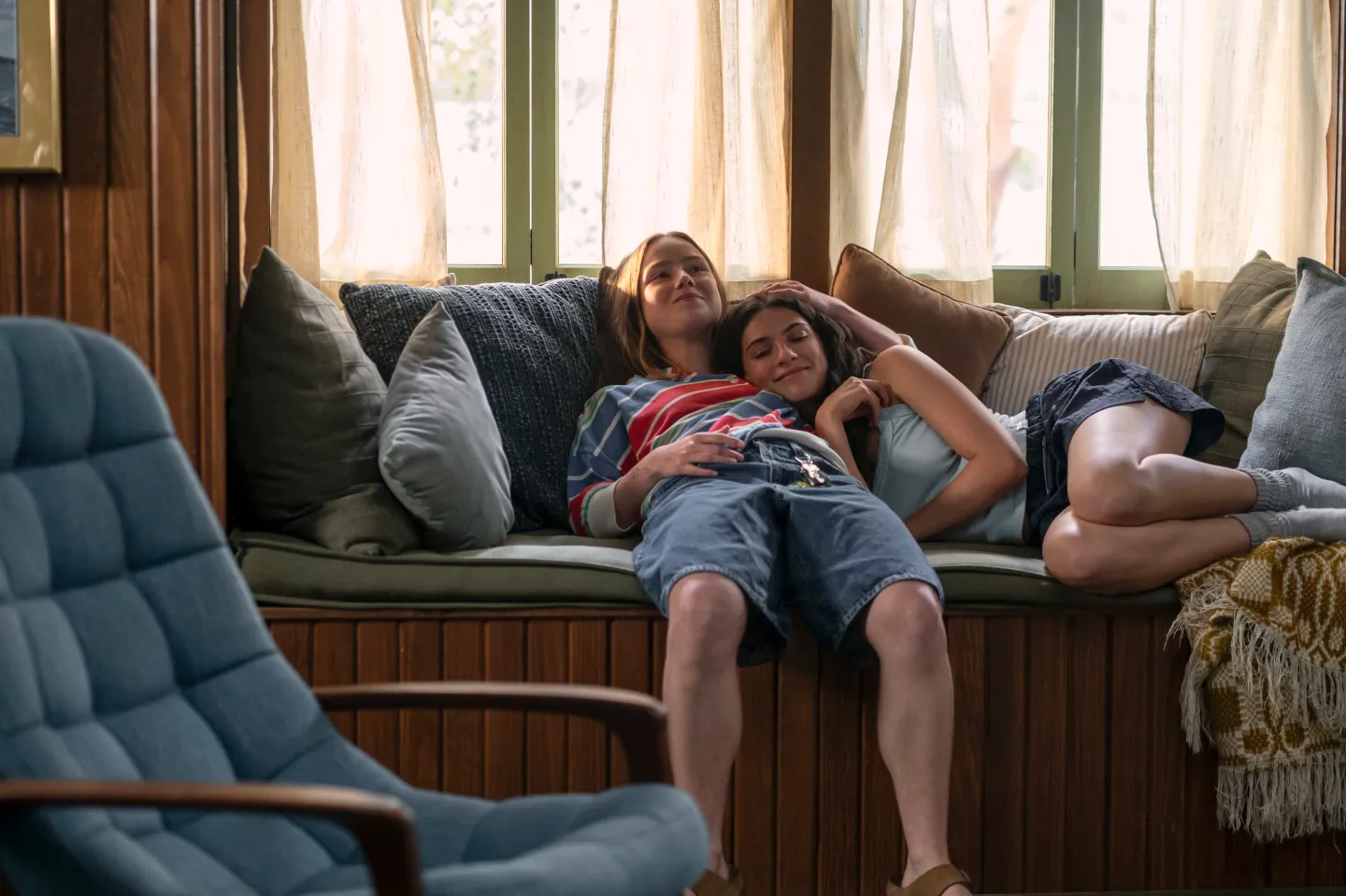 New ‘Sterling Point’ Clip Features Ella Rubin, Amélie Hoeferle
