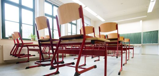 Nordrhein-Westfalen: Lehrerin seit 17 Jahren krankgeschrieben – Streit um volle Bezüge