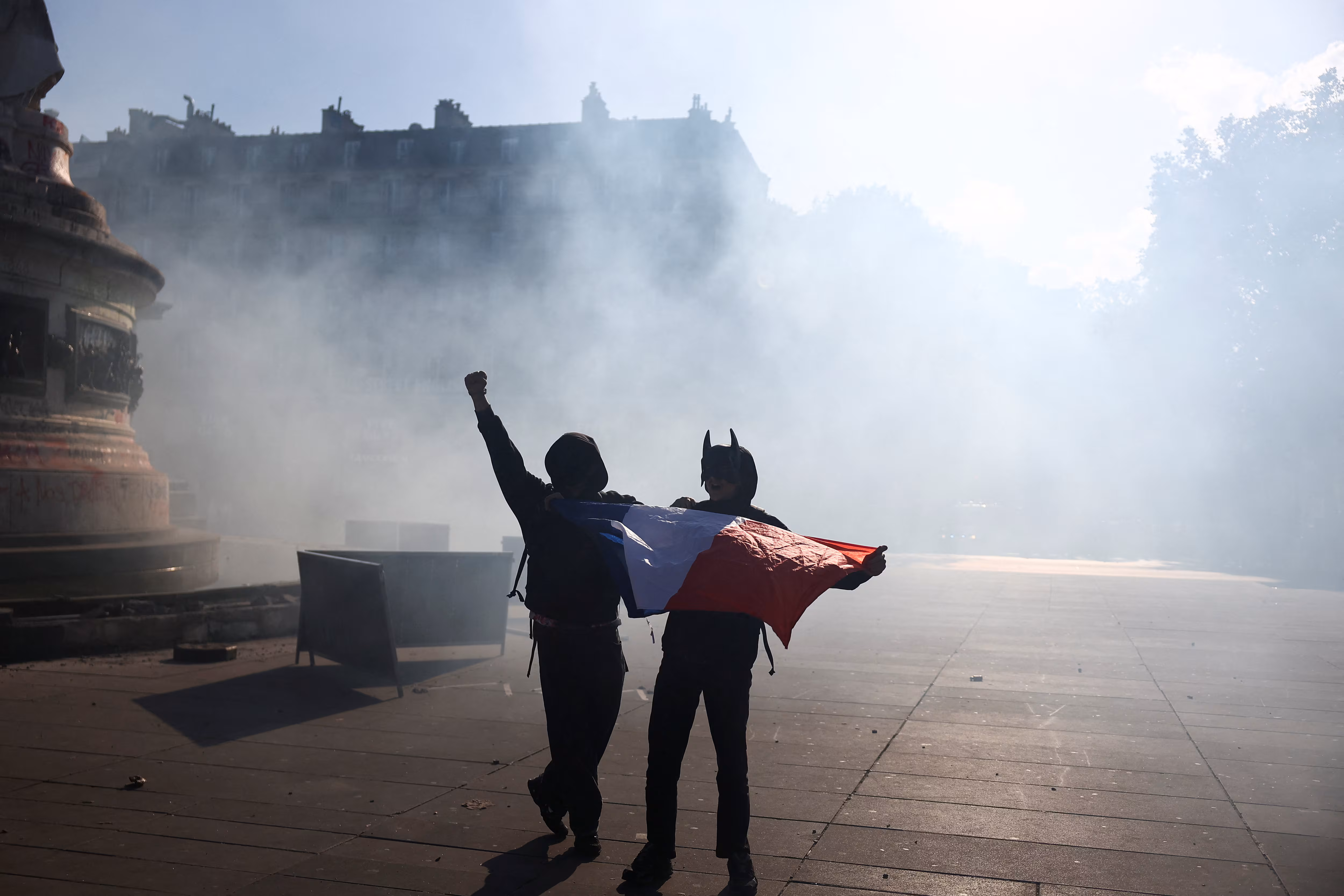 Nuevos enfrentamientos en París tras una jornada de disturbios y saqueos