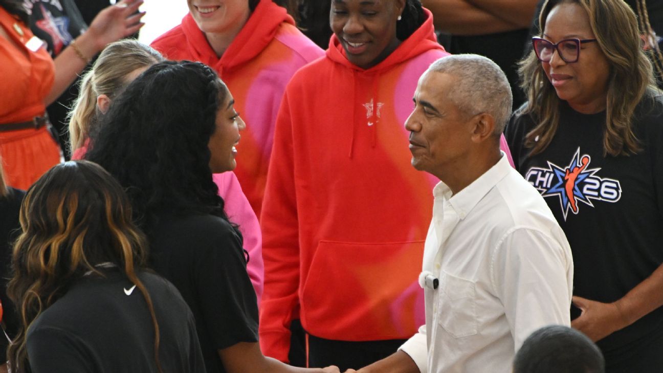 Obama Visits WNBA All-Stars, Expresses Support for League