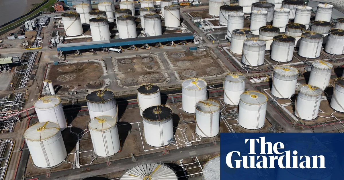 Oil Prices Top $100 a Barrel as US and Iran Exchange Attacks