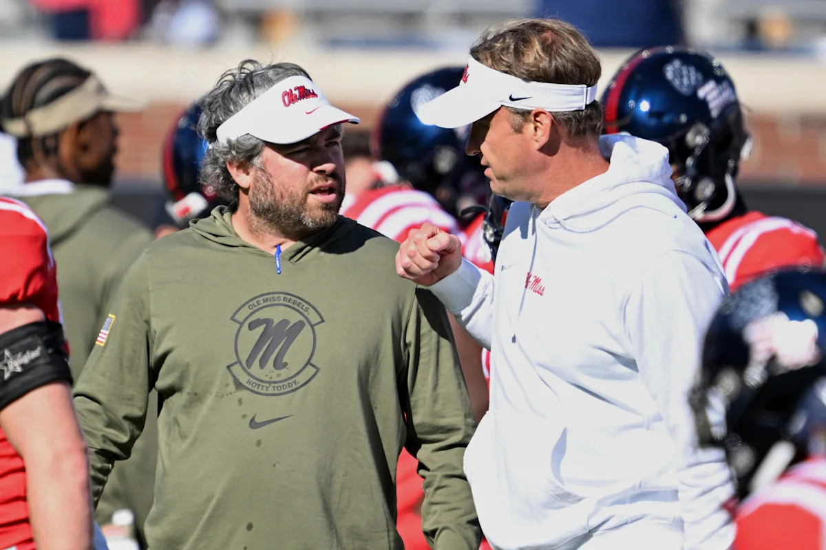 Coordinador de Ole Miss Aclara Declaración Sobre Revisión de Instalaciones