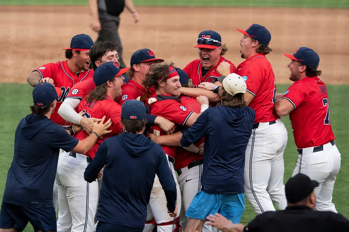 Ole Miss barre Auburn para avanzar a la College World Series