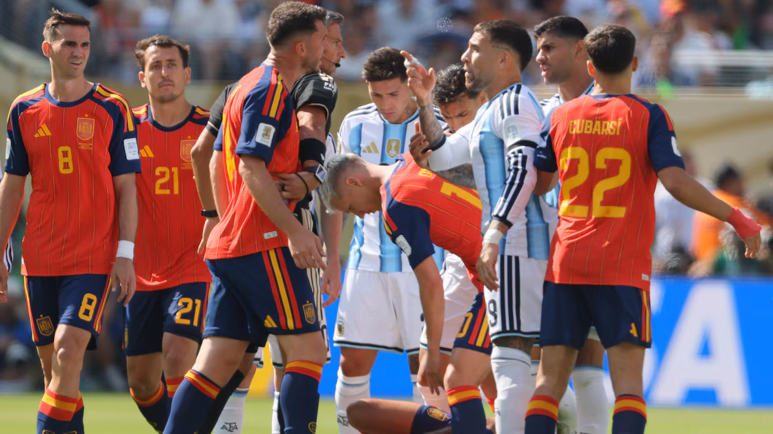 Olmo Discrepa con el Relato de Ayala sobre la Altercación en la Final del Mundial