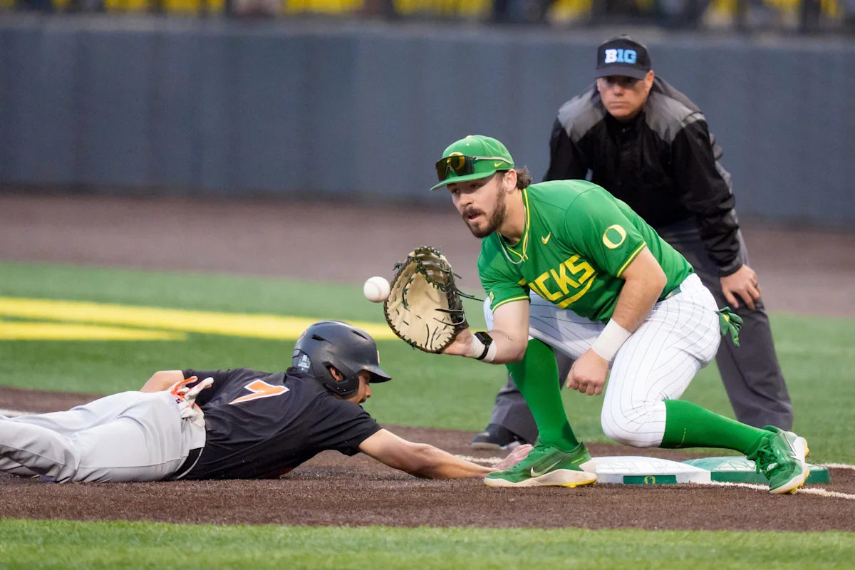 Oregon Ducks and Oregon State Meet in Eugene Regional Game 3