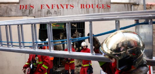 Pariser Markthalle 'Marché des Enfants Rouges' durch Feuer fast vollständig zerstört