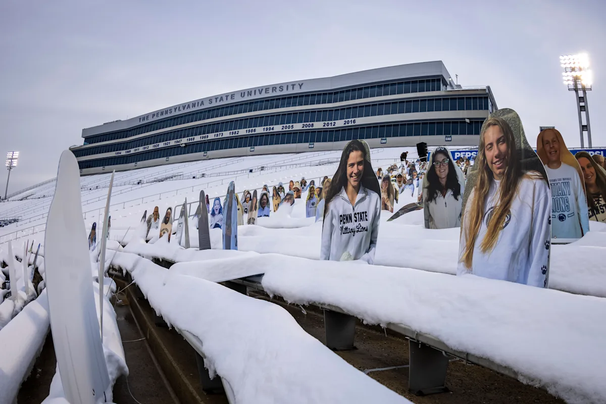 Penn State फुटबॉल ने COVID-युग की चुनौतियों पर विचार किया
