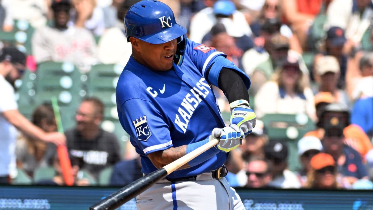Perez Breaks Royals' Home Run Record