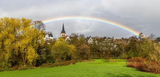 Pfarrer im Taunus legt Amt nieder, um zu heiraten