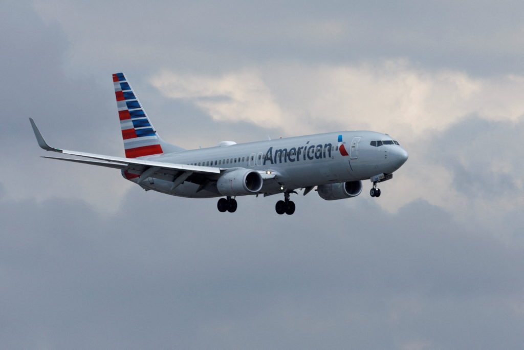 Phoenix Air Traffic Controller Prevents Collision Between Two American Airlines Jets