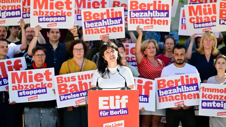 Preisvergabe an Maurizio Cattelan und Streit um Wiesn-Zelt-Vergabe werfen Fragen zur Ausrichtung der Berliner Kunstszene und Vergabepraktiken auf
