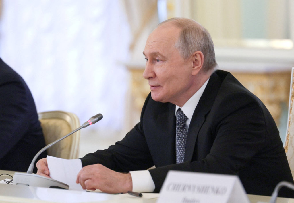Putin acepta reanudar las conversaciones trilaterales sobre Ucrania