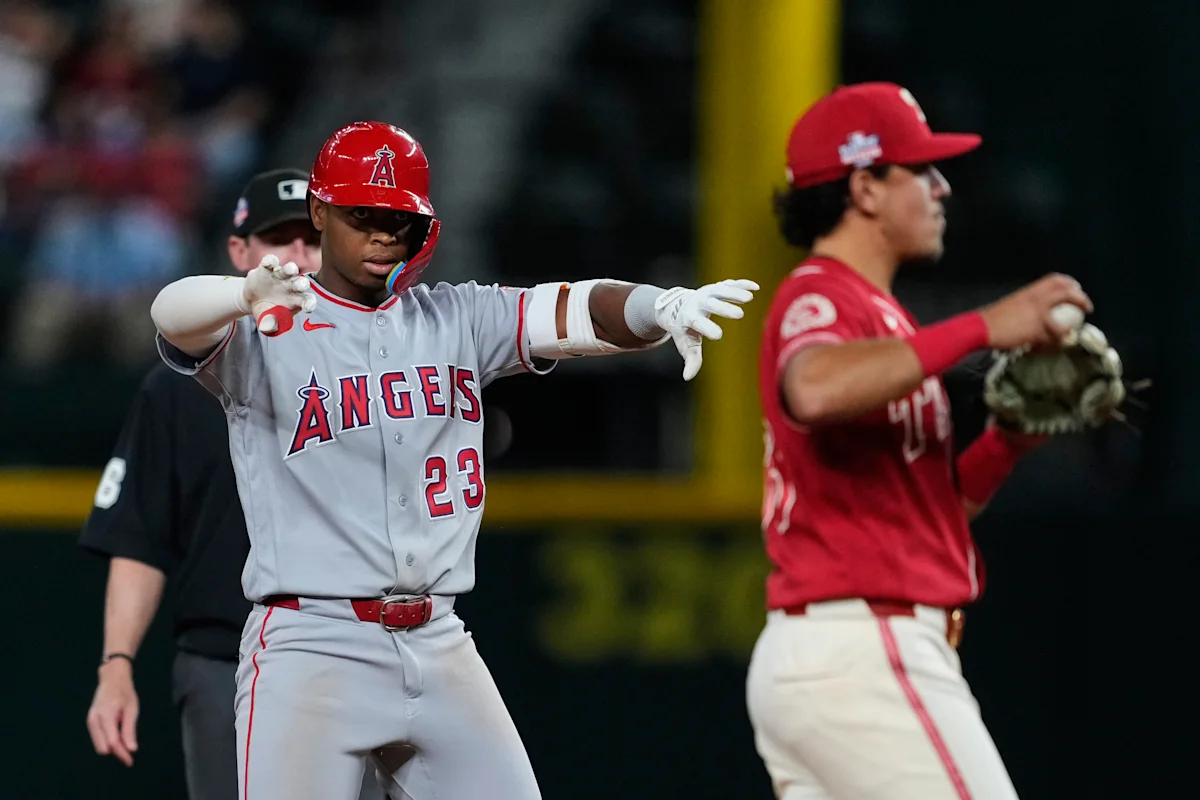 Rangers Defeat Angels 2-1 in Extra Innings
