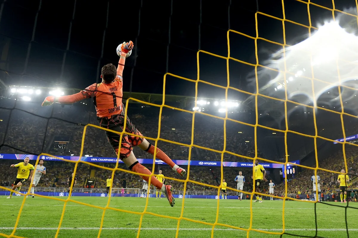 Real Madrid Offered Borussia Dortmund's Gregor Kobel