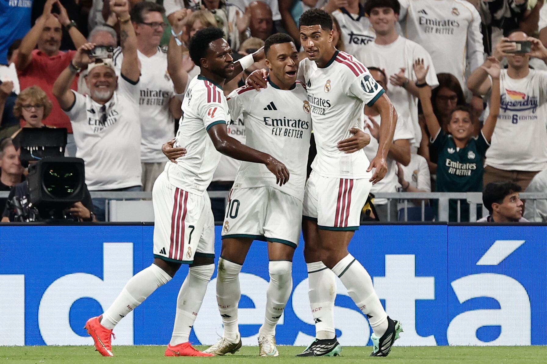 Real Madrid vence al Rayo Vallecano con goles de Mbappé y Carreras