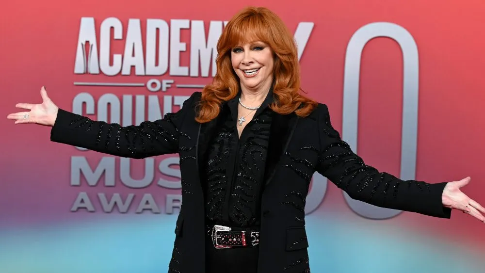 Reba McEntire Celebrates 50 Years in Music, Discusses NBC Comedy