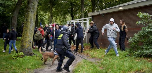 Rechtsextreme Demonstrationen in Den Haag eskalieren in Gewalt und Festnahmen