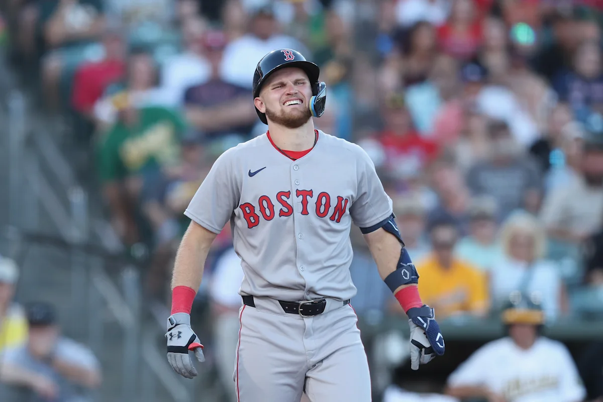 El infielder de los Red Sox, Curtis Mead, enfrenta una larga recuperación