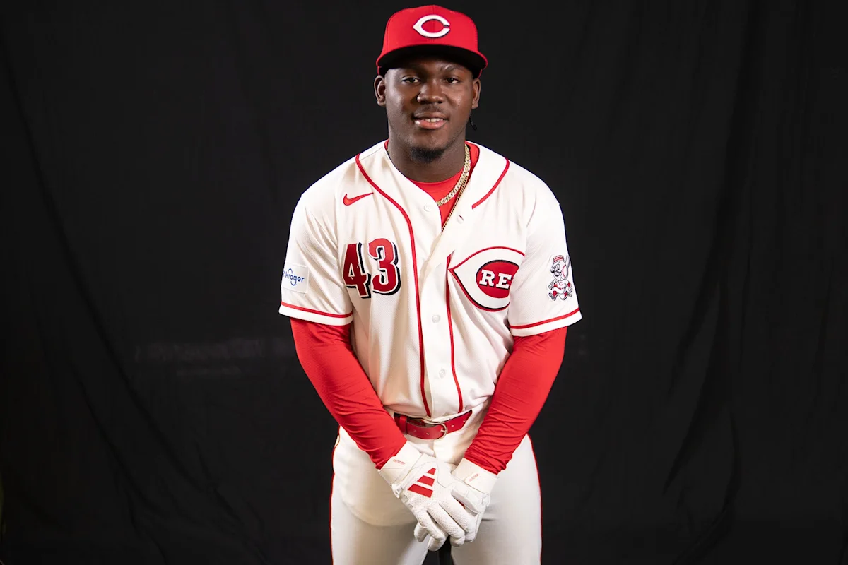 Reds Call Up Hector Rodriguez After Trade Deadline
