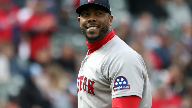 Report: Red Sox Considering Keeping Aroldis Chapman