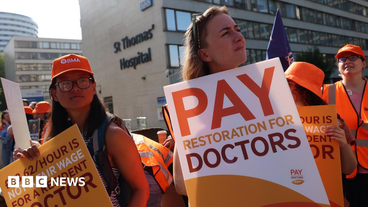 Resident Doctors in England Accept Pay Deal, Ending Strikes
