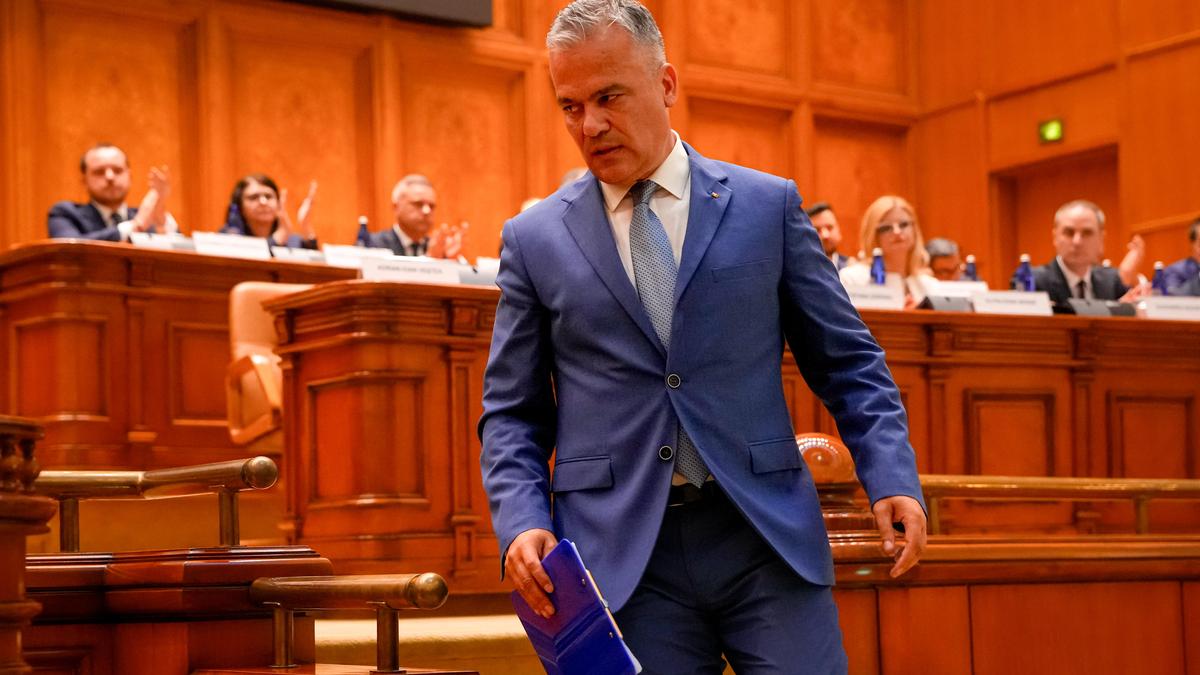 Romanian Lawmakers Reject New Government Proposal, Deepening Political Crisis