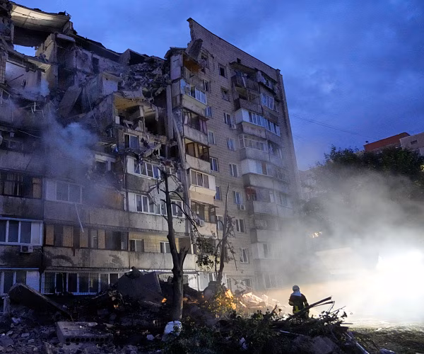 Russian Missiles Strike Kyiv, Wounding Dozens
