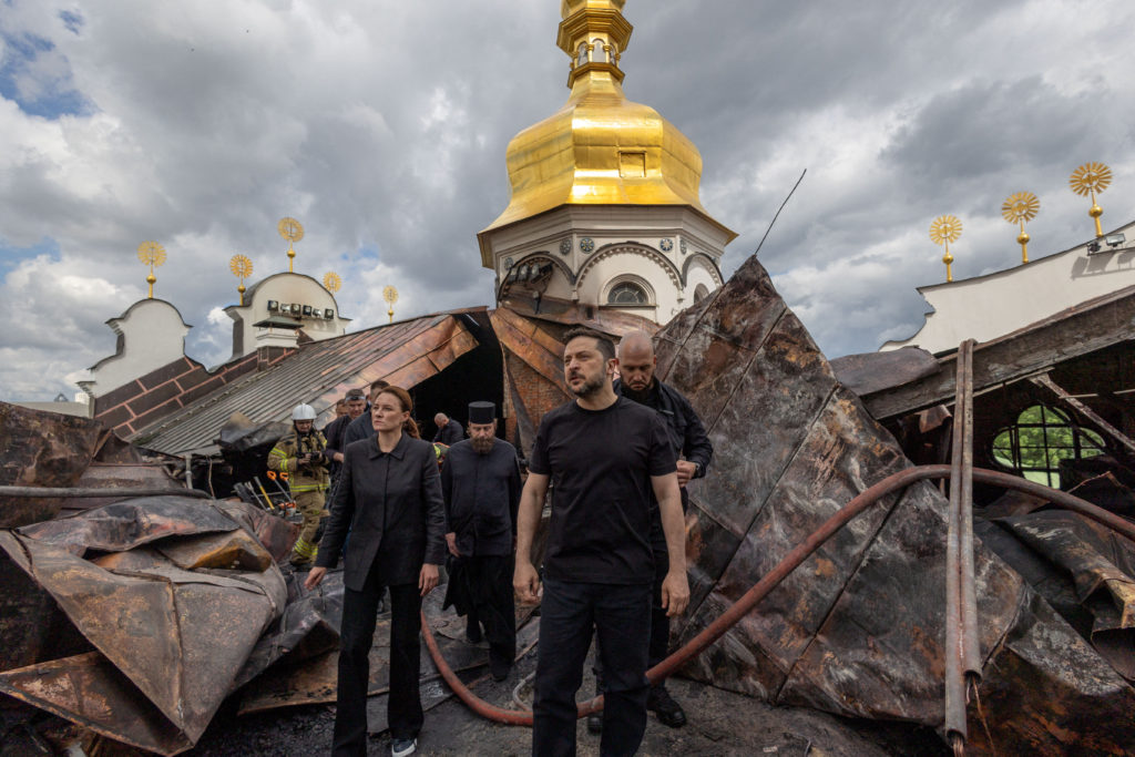 Russian Strike Kills 11 in Ukraine, Damages Kyiv-Pechersk Lavra