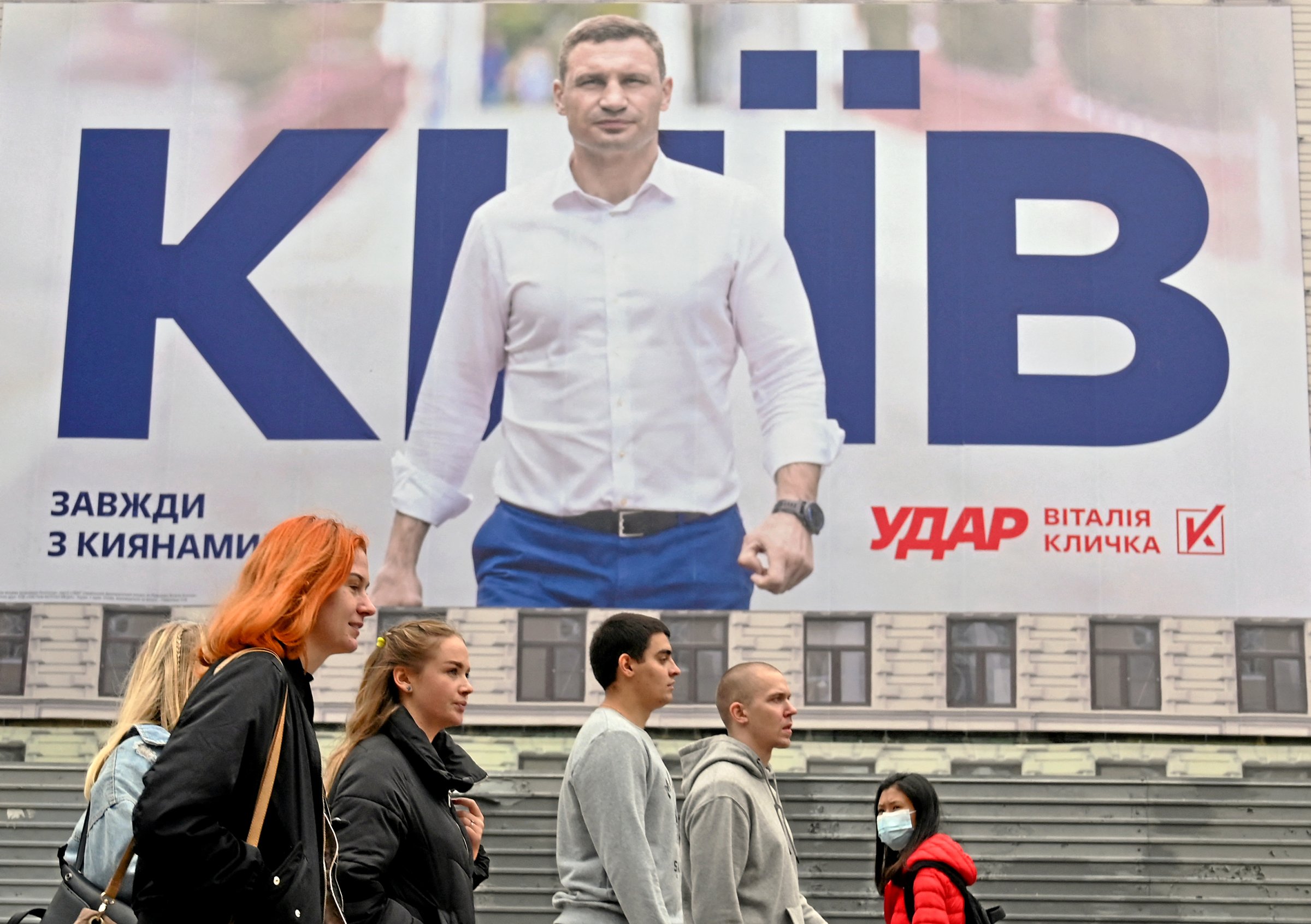 Russische Angriffe auf Kyjiw und Diskussionen über Wahlen in der Ukraine