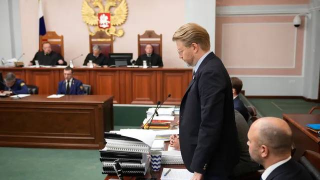 Russische Anti-Kriegs-Partei Jabloko vor Gericht und mit Festnahmen konfrontiert