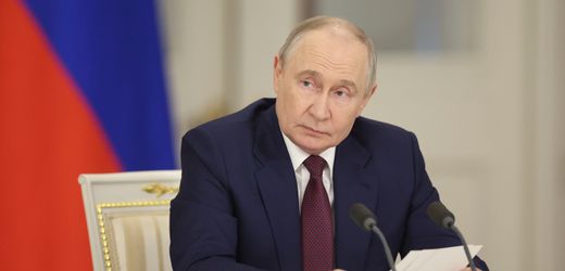 Russische Bürger ziehen Milliarden ab, während Wirtschaft unter Druck gerät