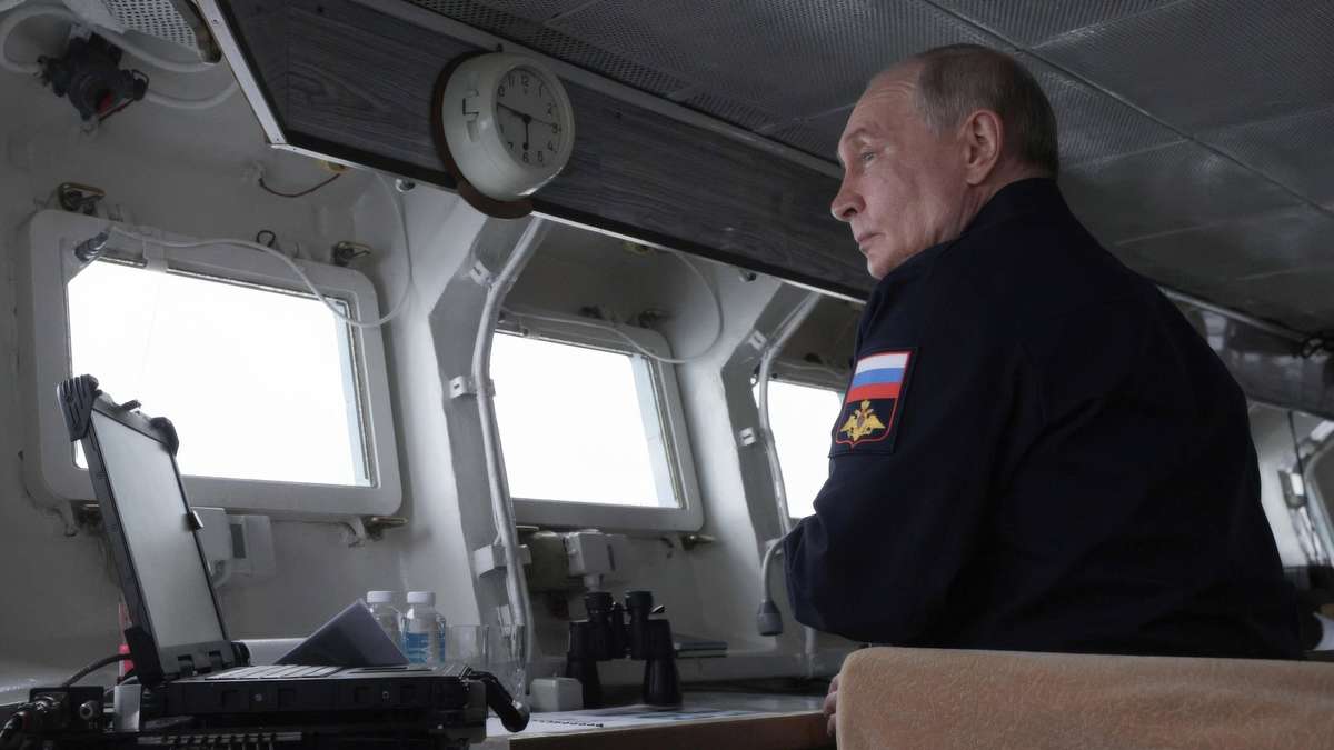 Russland lockt Soldaten mit Prämien, während Bevölkerung Gelder abhebt – Bärenangriff im Altai-Gebirge