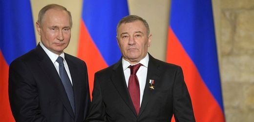Russlands Wirtschaft unter Druck: Ukrainische Drohnenangriffe und Vorwürfe der Plünderung