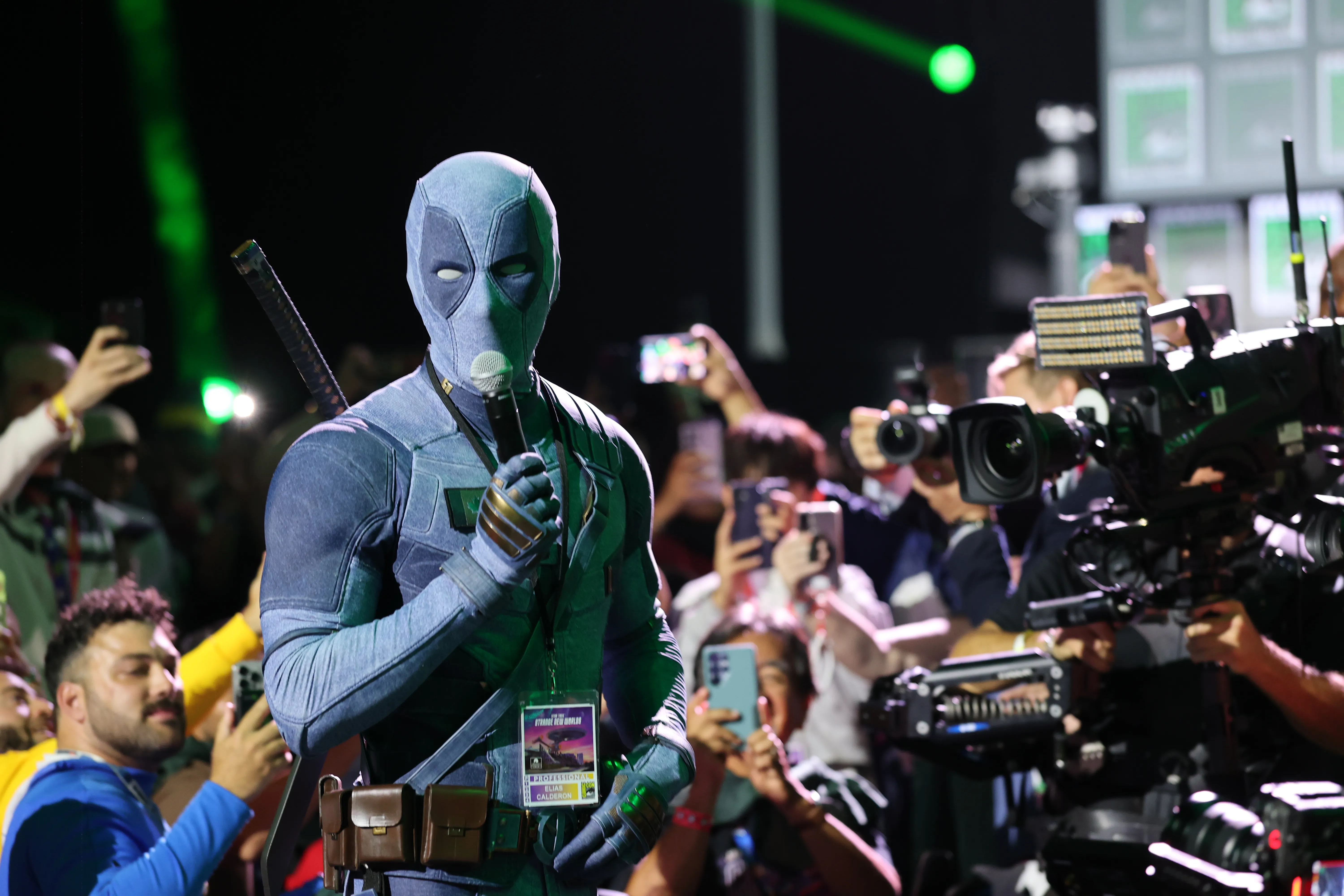 Ryan Reynolds Surprised Comic-Con Attendees as Deadpool