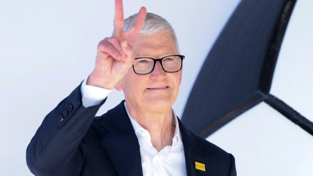 Samsung Ad Features Man Named Tim Cook After Apple Foldable Reveal